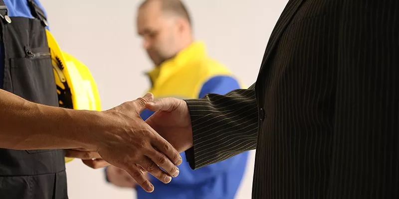 ¿A qué organismo sindical le corresponde la aprobación del pliego de peticiones?