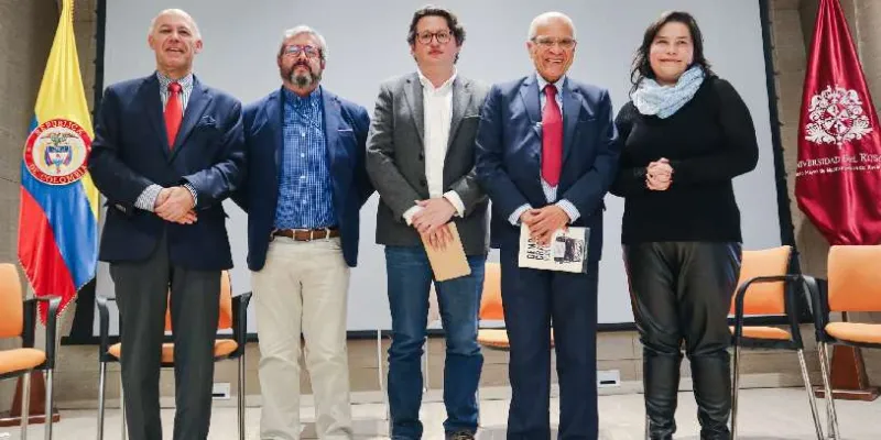 Presenta la obra ‘Democracia bloqueada’ de Alfonso Gómez Méndez