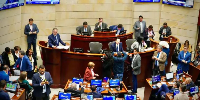 Senado hundió la consulta popular y revivió estudio del proyecto de reforma laboral (Senado)