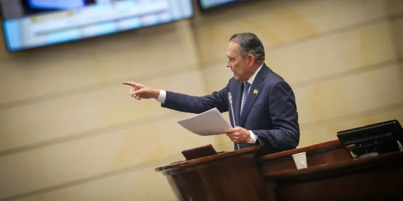 Partidos políticos y gremios califican de golpe al Estado de derecho consulta popular mediante decreto (Senado)
