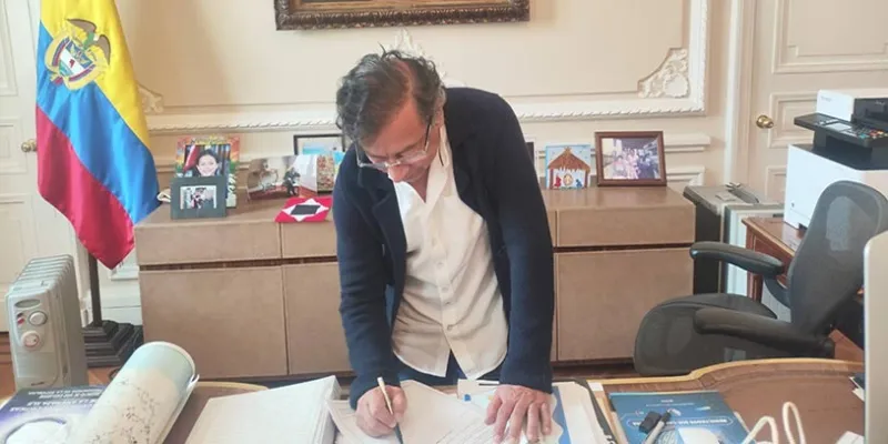 EXTRA: Petro firmó decreto convocando a consulta popular