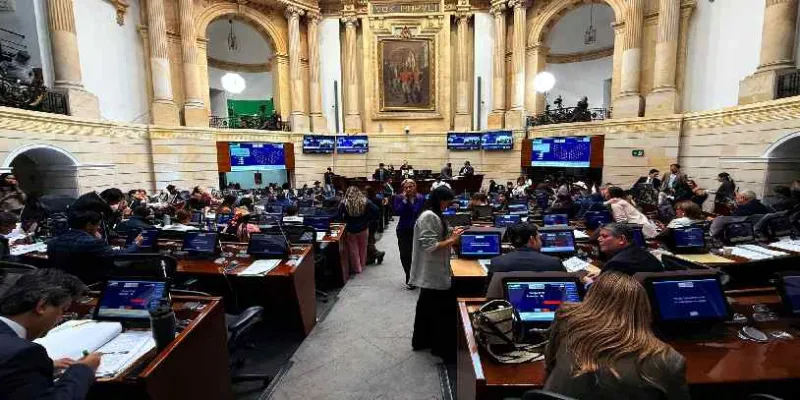 Continúa debate a la reforma laboral, luego de un receso de tres horas