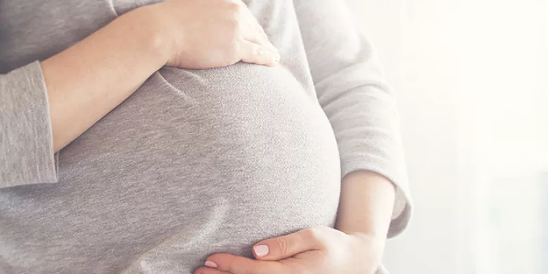 Mujeres embarazadas pueden ser despedidas durante la emergencia