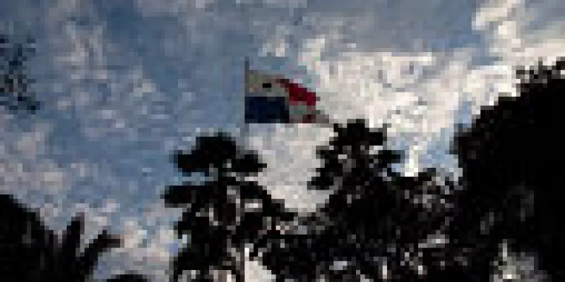 _00px-bandera-en-el-cerro-ancón-opt-1509243345.jpg