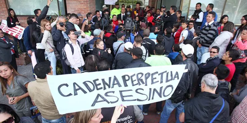 cadena-perpetua-protestaabel-cardenas-1509241792.jpg