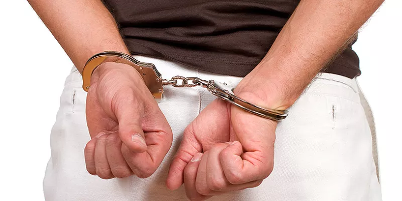 capturado-esposado-detenidoshut-1509241757.jpg