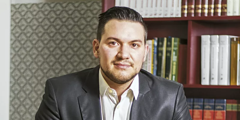 carlos-andres-mendozacamaralucida-1509241870.jpg