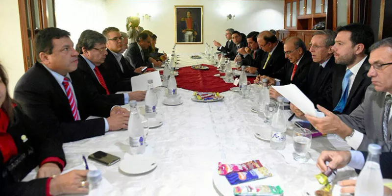 centrodemocratico-plebiscito-acuerdopazmininterior-1509242001.jpg