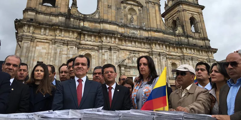demanda-centrodemocratico-palacio-16-1509242047.jpg