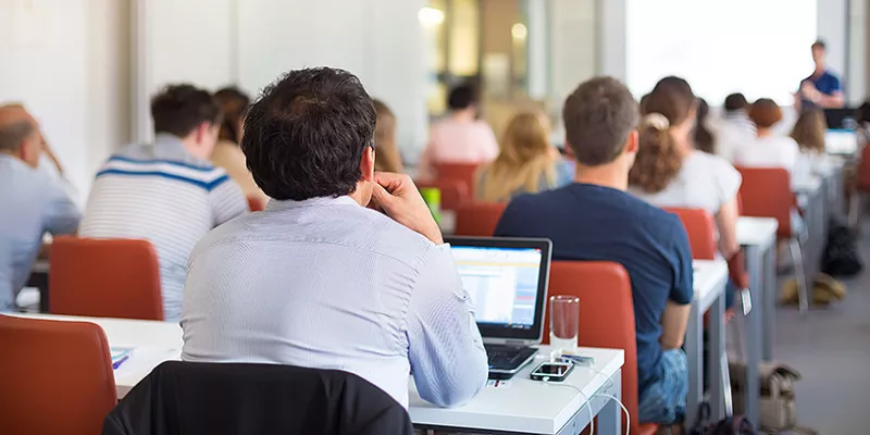 educacion-salon-universitariosbig-1509242215.jpg