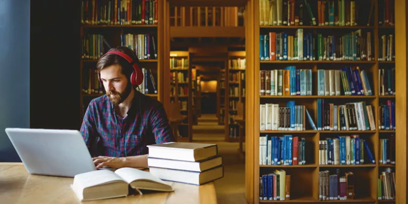 estudiante-tesis-abogadobigstock-1509241718.jpg