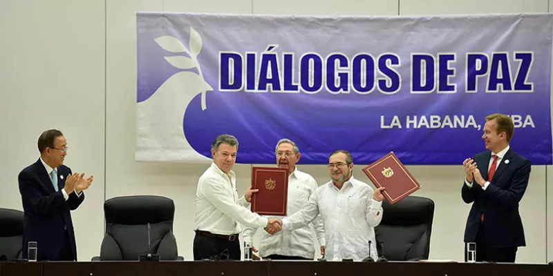 firma-acuerdos-pazfarcpres-1509242172.jpg