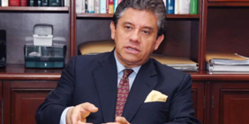 medi-110204-14-enriquemanosalva-interna-1509244348.jpg