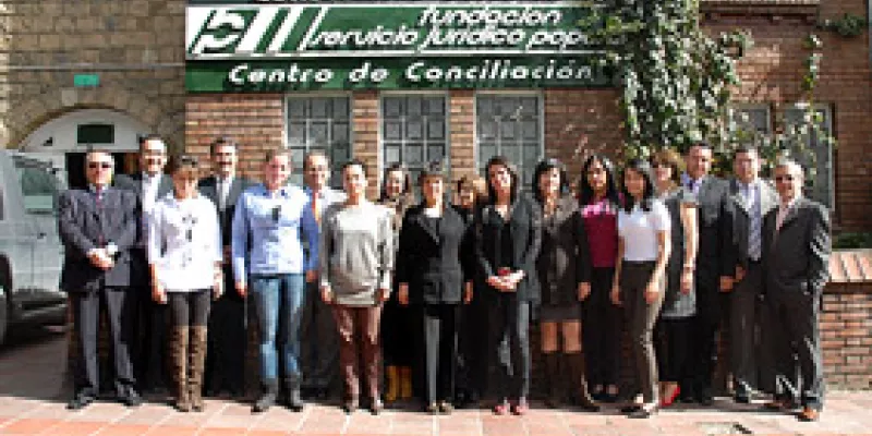 medi-110727-02-firmas-1509244242.jpg