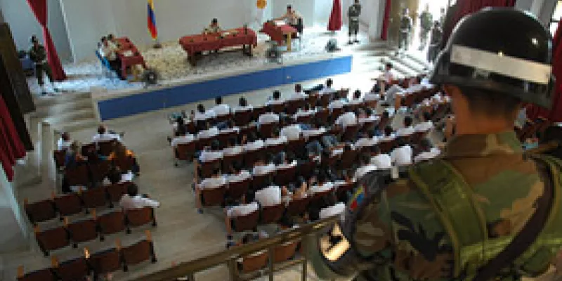 medi-110812-02-militares-1509244229.jpg