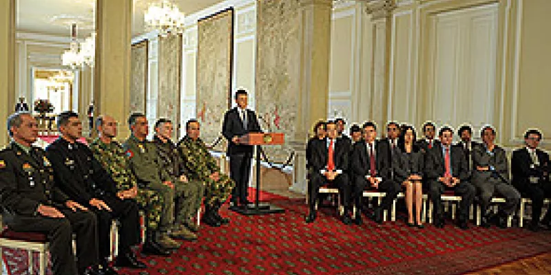 medi120904pazpazpaz1-1509243928.jpg