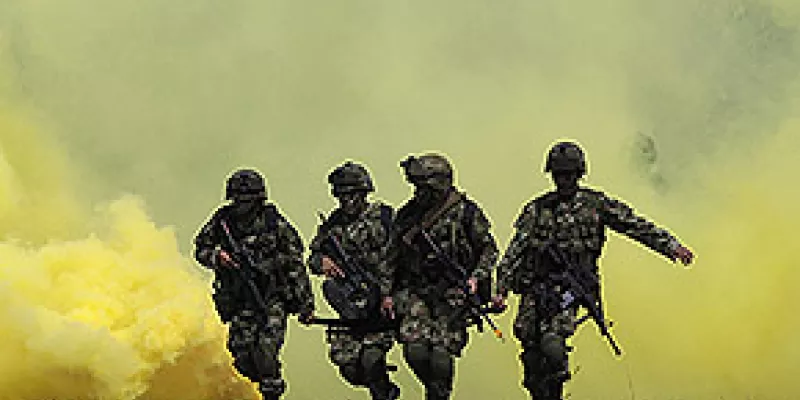 medi120910militares1-1509243921.jpg