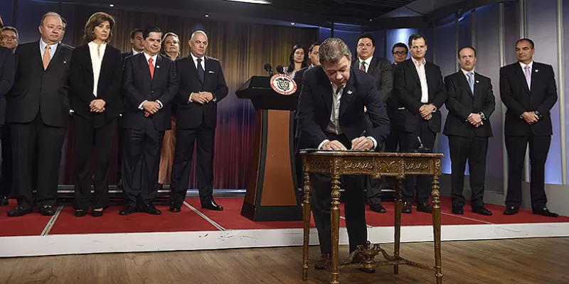 plebiscito-firma-decreto-dialogospres-1509242074.jpg