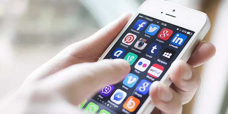 redessociales-celular-internetbig-1509241755.jpg